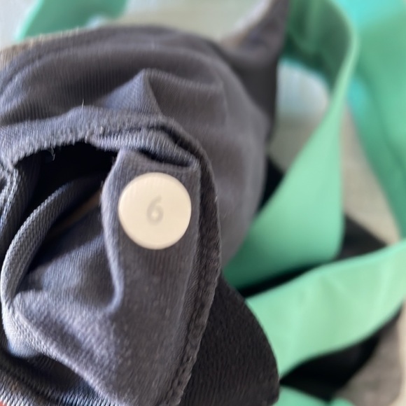 Lulu tank top with removable pads - Picture 3 of 3